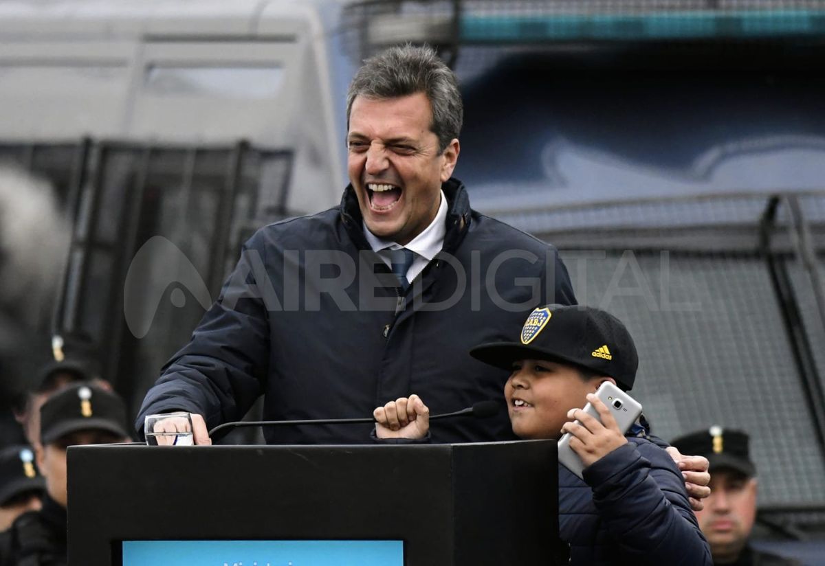 Bullrich criticó al ministro de Economía y candidato a presidente de Unión por la Patria, Sergio Massa, y prometió bajar la inflación como primera medida de gobierno. Bullrich criticó al ministro de Economía y candidato a presidente de Unión por la Patria, Sergio Massa, y prometió bajar la inflación como primera medida de gobierno.