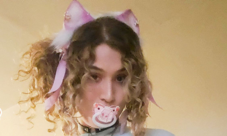 Una joven de 28 años se autopercibe bebé, usa chupete y pañales: Mi novio me lee cuentos de hadas antes de acostarme Una joven de 28 años se autopercibe bebé, usa chupete y pañales: Mi novio me lee cuentos de hadas antes de acostarme