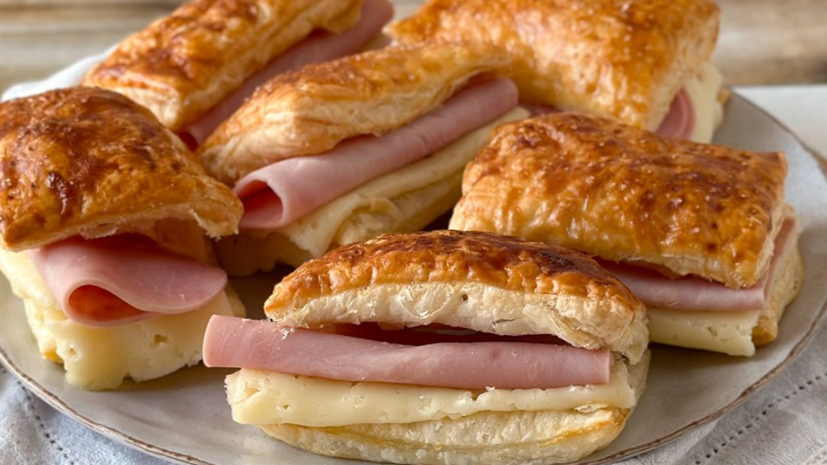 Fosforitos de jamón y queso con tapa de tarta.