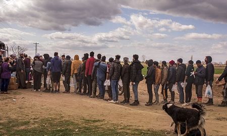 Ambas agencias inciden en que el impacto que el coronavirus tuvo en la forma en que se mueve la gente no tiene precedentes. Como destacan el PMA y la OIM, la inseguridad alimentaria y el desplazamiento están estrechamente entremezclados. Ambas agencias inciden en que el impacto que el coronavirus tuvo en la forma en que se mueve la gente no tiene precedentes. Como destacan el PMA y la OIM, la inseguridad alimentaria y el desplazamiento están estrechamente entremezclados.
