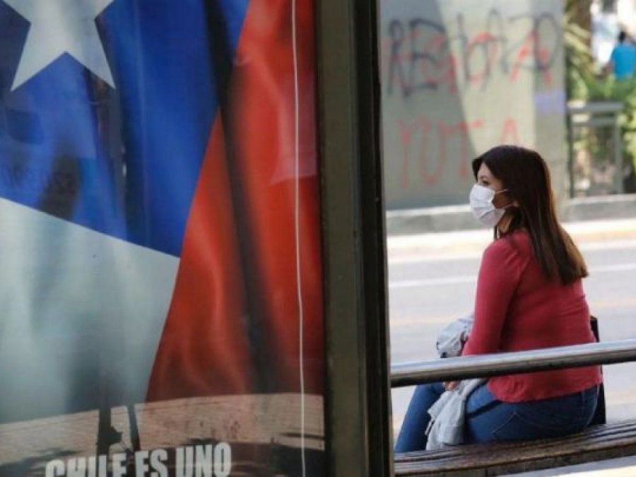 Chile comenzó el mes de abril con cierre de fronteras y restricciones a la circulación en todo el país. 