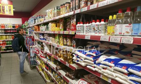 La Secretaría nacional clausuró más de 150 comercios y labró más de 3.300 actas, según un informe difundido este lunes por ese organismo. La Secretaría nacional clausuró más de 150 comercios y labró más de 3.300 actas, según un informe difundido este lunes por ese organismo.
