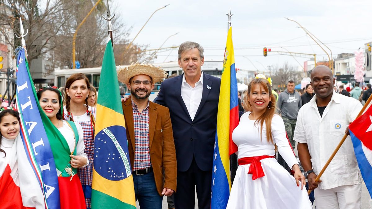 El intendente Emilio Jatón en el acto por el Día de la Independencia en Aristóbulo. El intendente Emilio Jatón en el acto por el Día de la Independencia en Aristóbulo.