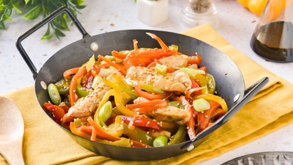 Wok de pollo y verduras en casa: la receta fácil y con pocos ingredientes