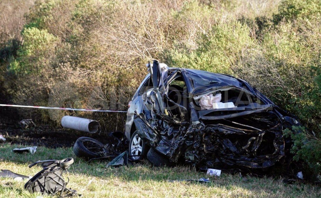 En el choque frontal falleció la conductora de la camioneta Suran negra y su bebé de seis meses.&nbsp;