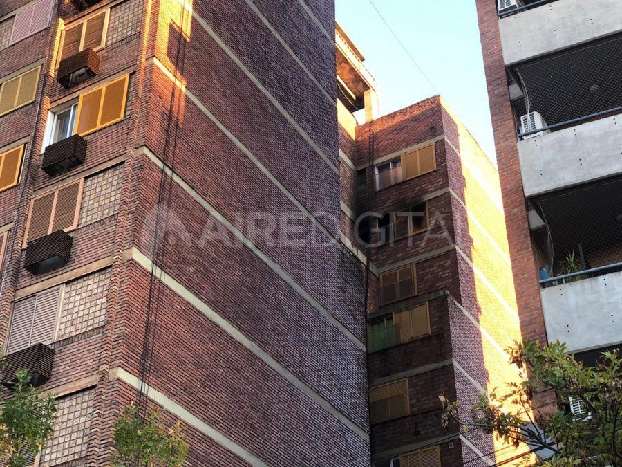 El noveno piso de un edificio de calle Suipacha entre San Jer&oacute;nimo y San Mart&iacute;n se prendi&oacute; fuego este s&aacute;bado por la tarde.&nbsp;