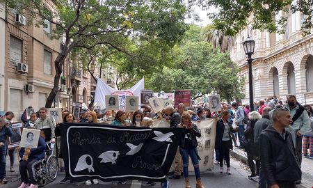 La Justicia federal citó a audiencias indagatorias a tres exfuncionarios del Poder Judicial por su rol durante la última dictadura cívico militar. Se trata del exsecretario del Juzgado Federal N°2 de Rosario, Horacio Claverie, y los exfiscales federales, Pedro Ramón Tiscornia y José Luis Vázquez.&nbsp;
