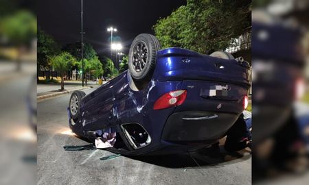 impactante accidente en facundo zuviria: perdio el control del vehiculo, volco y quedo atrapado impactante accidente en facundo zuviria: perdio el control del vehiculo, volco y quedo atrapado