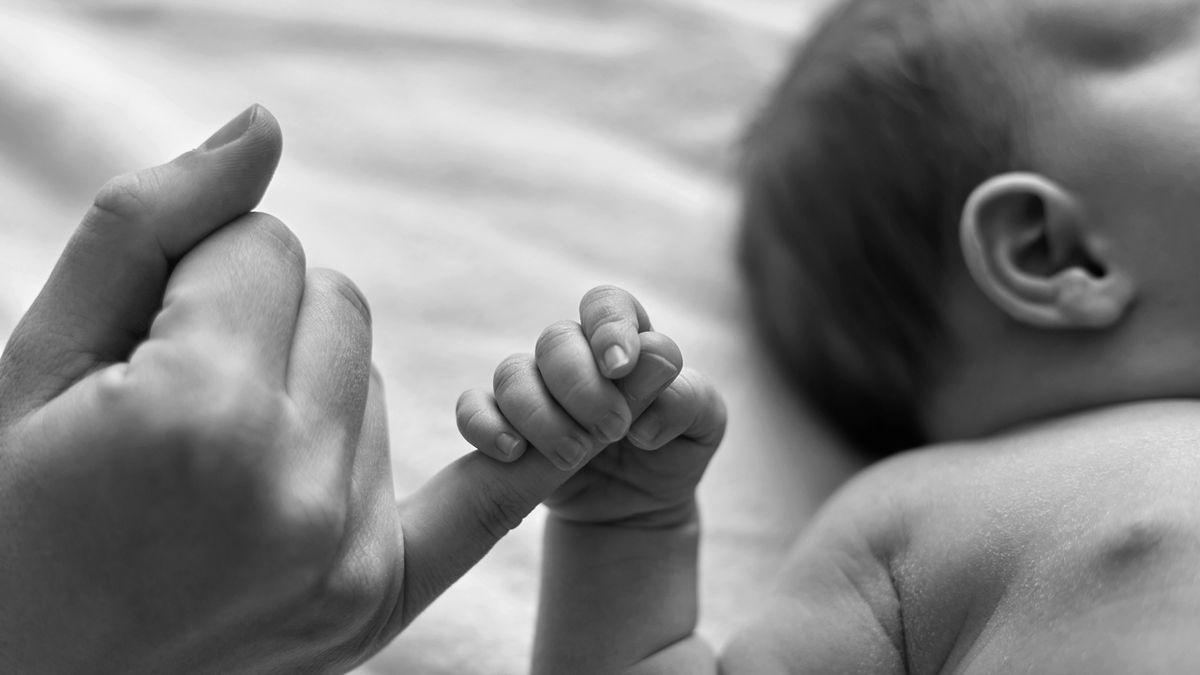 Abrazó a su bebé y lo salvó de un derrumbe en el que hubo dos muertos.