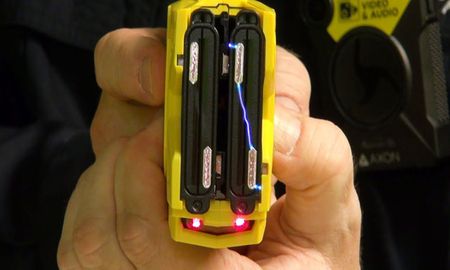 Este domingo 28 de septiembre, se utilizó la pistola taser por primera vez en las calles de Rosario. Este domingo 28 de septiembre, se utilizó la pistola taser por primera vez en las calles de Rosario.