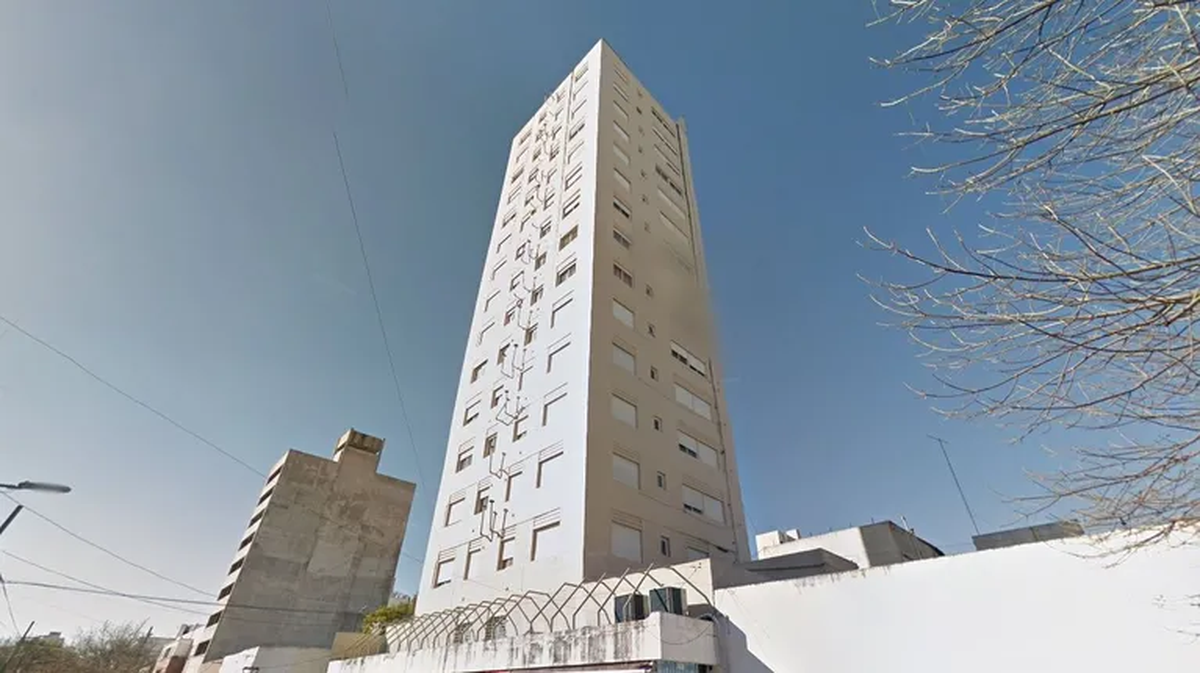 El edificio donde ocurrió el incendio y el trágico final del niño. (Captura de Google Maps)
