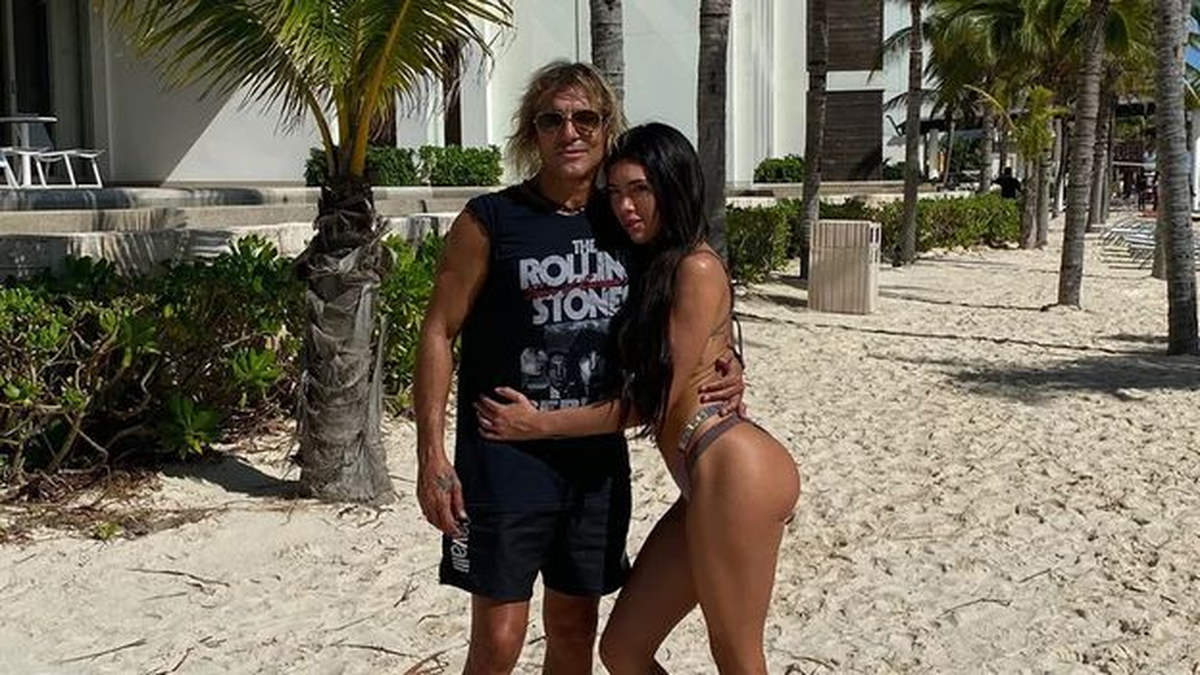 En 2019 el exfutbolista blanqueó su relación con Sofía Bonelli, una modelo de 27 años con quien estaría a punto de pasar por el altar.