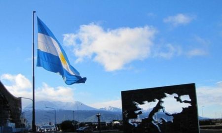 La reunión del Consejo, que estará presidida por el propio Fernández, contará con representantes de la oposición política parlamentaria, del mundo académico y jurídico, de la provincia de Tierra del Fuego y de los excombatientes. La reunión del Consejo, que estará presidida por el propio Fernández, contará con representantes de la oposición política parlamentaria, del mundo académico y jurídico, de la provincia de Tierra del Fuego y de los excombatientes.