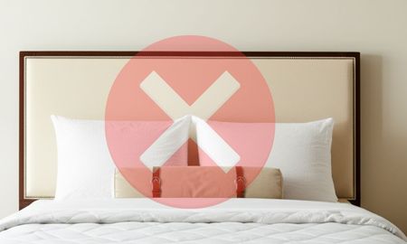 El respaldo de la cama no va más. El respaldo de la cama no va más.
