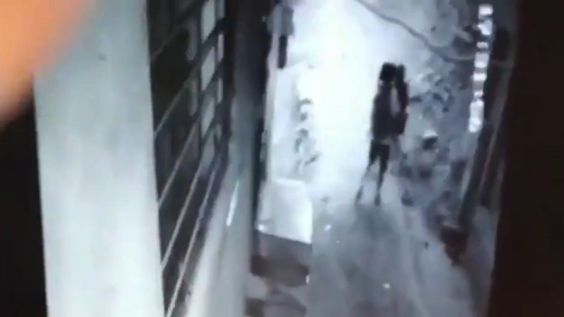 Video: un adolescente secuestró, asesinó y tiró en una bolsa el cuerpo de una niña de 4 años