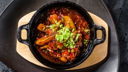 altText(Cómo hacer Stifado griego de carne: la receta tradicional llena de sabor y especias)}