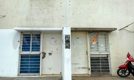 La vivienda que fue baleada por los asesinos. La vivienda que fue baleada por los asesinos.