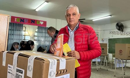 Mario Papaleo obtuvo un total de 1.906 votos en Sauce Viejo y será candidato a la reelección como intendente de Sauce Viejo. Mario Papaleo obtuvo un total de 1.906 votos en Sauce Viejo y será candidato a la reelección como intendente de Sauce Viejo.