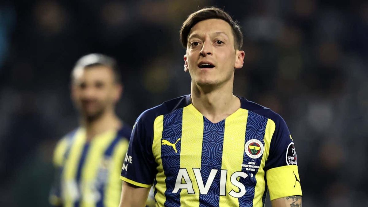 Mesut Özil será compañero de Lucas Biglia en el Basaksehir de Turquía