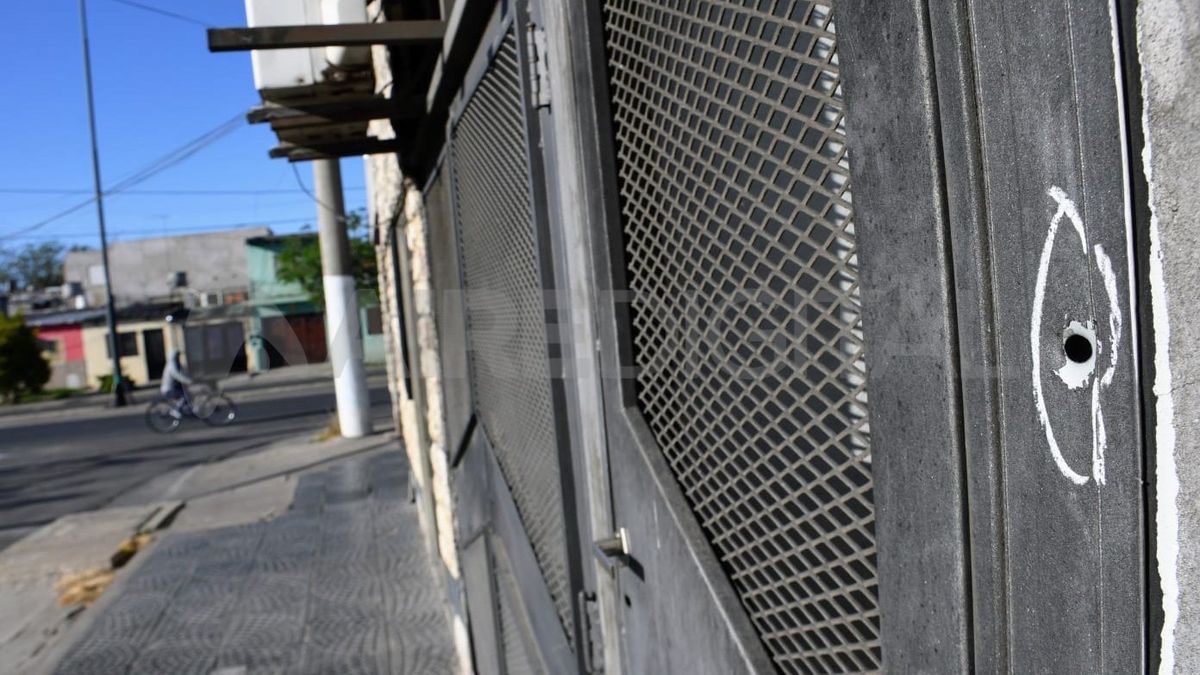 Secuestraron de la escena del crimen 11 vainas servidas, calibres 9 y 45 milímetros.