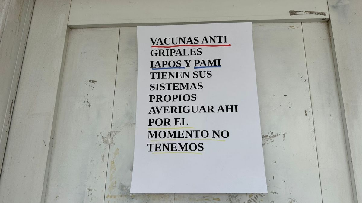 El Centro de Salud de barrio Los Hornos colocó un cartel avisando que no tenían vacunas antigripales. El Centro de Salud de barrio Los Hornos colocó un cartel avisando que no tenían vacunas antigripales.