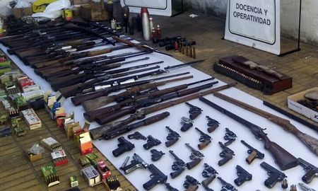 El contrabando de las armas y el pago del “servicio” se hacían por intermedio de choferes de ómnibus de larga distancia que unían las ciudades de Asunción, en Paraguay y Buenos Aires y Rosario, en la Argentina (foto ilustrativa). El contrabando de las armas y el pago del “servicio” se hacían por intermedio de choferes de ómnibus de larga distancia que unían las ciudades de Asunción, en Paraguay y Buenos Aires y Rosario, en la Argentina (foto ilustrativa).