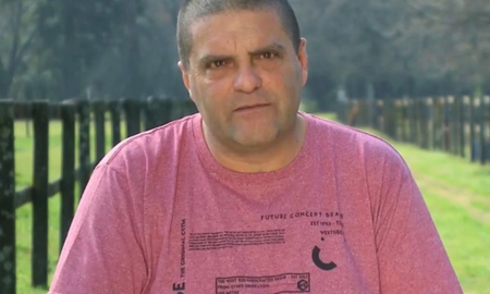 Gabriel no pudo superar el desafío técnico del día y presentó un arrollado de merengue que horrorizó al jurado de Bake Off. Gabriel no pudo superar el desafío técnico del día y presentó un arrollado de merengue que horrorizó al jurado de Bake Off.