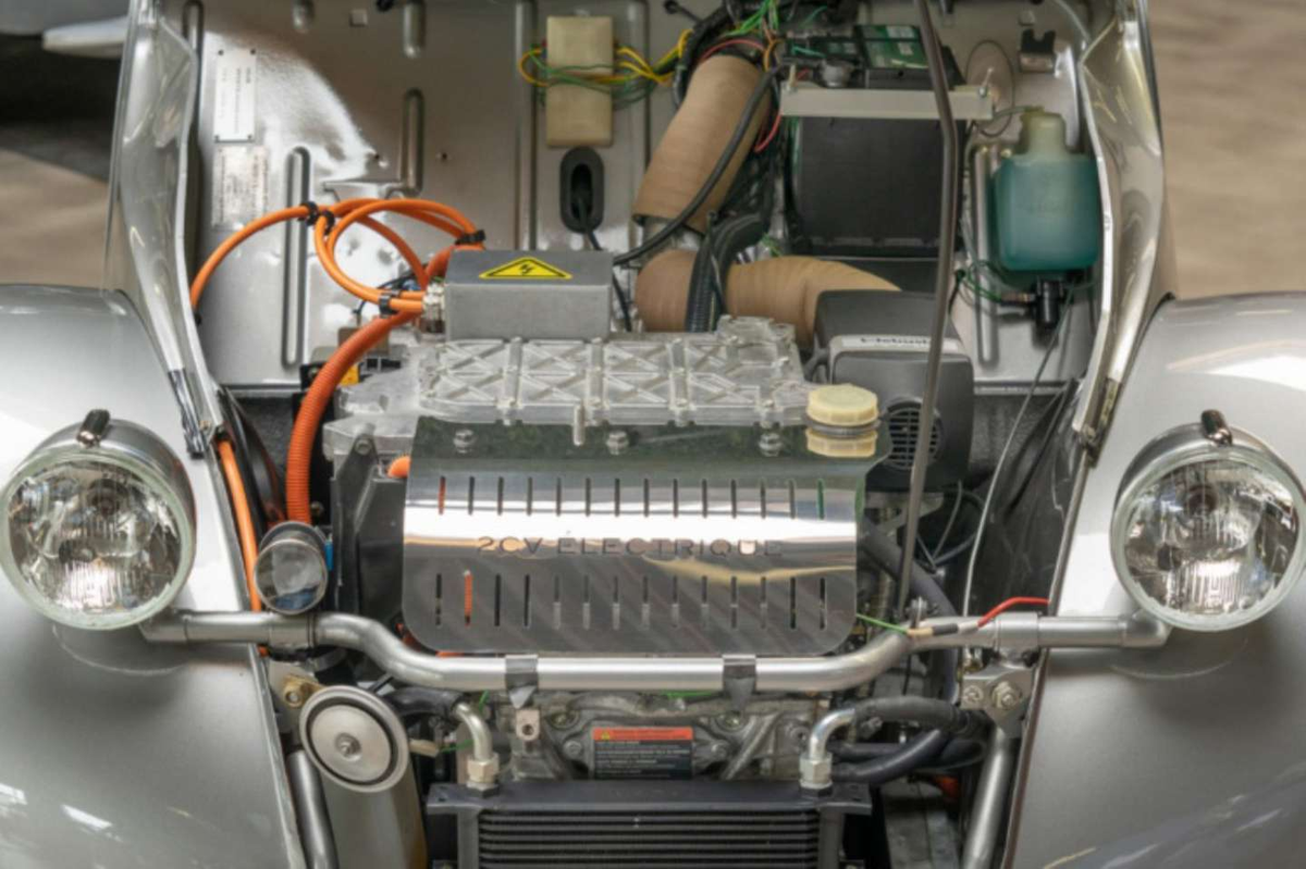Un renovación en su mecánica convirtió a un clásico modelo Citröen 2CV en un auto eléctrico