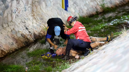 Hincha de Boca se cayó de la tribuna en medio del partido ante Talleres: cómo está de salud