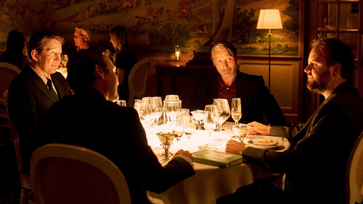 Si bien el consumo de alcohol es problemático, su director enfrenta esa idea con la de los docentes usando el alcohol para encontrar un punto de contacto con los adolescentes del último año de secundaria a los que dan clases.