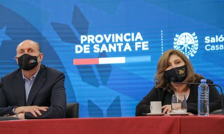 El gobernador Omar Perotti firma acuerdos con los intendentes y gobernadores para el desafío “Todas las chicas y los chicos en la escuela aprendiendo”. El gobernador Omar Perotti firma acuerdos con los intendentes y gobernadores para el desafío “Todas las chicas y los chicos en la escuela aprendiendo”.