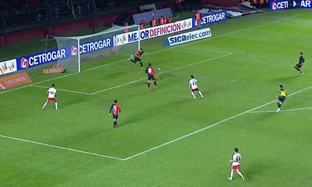 Facundo Garcés salvó de manera increíble a Colón y mantuvo la ventaja en el marcador a favor de su equipo ante Estudiantes. Facundo Garcés salvó de manera increíble a Colón y mantuvo la ventaja en el marcador a favor de su equipo ante Estudiantes.