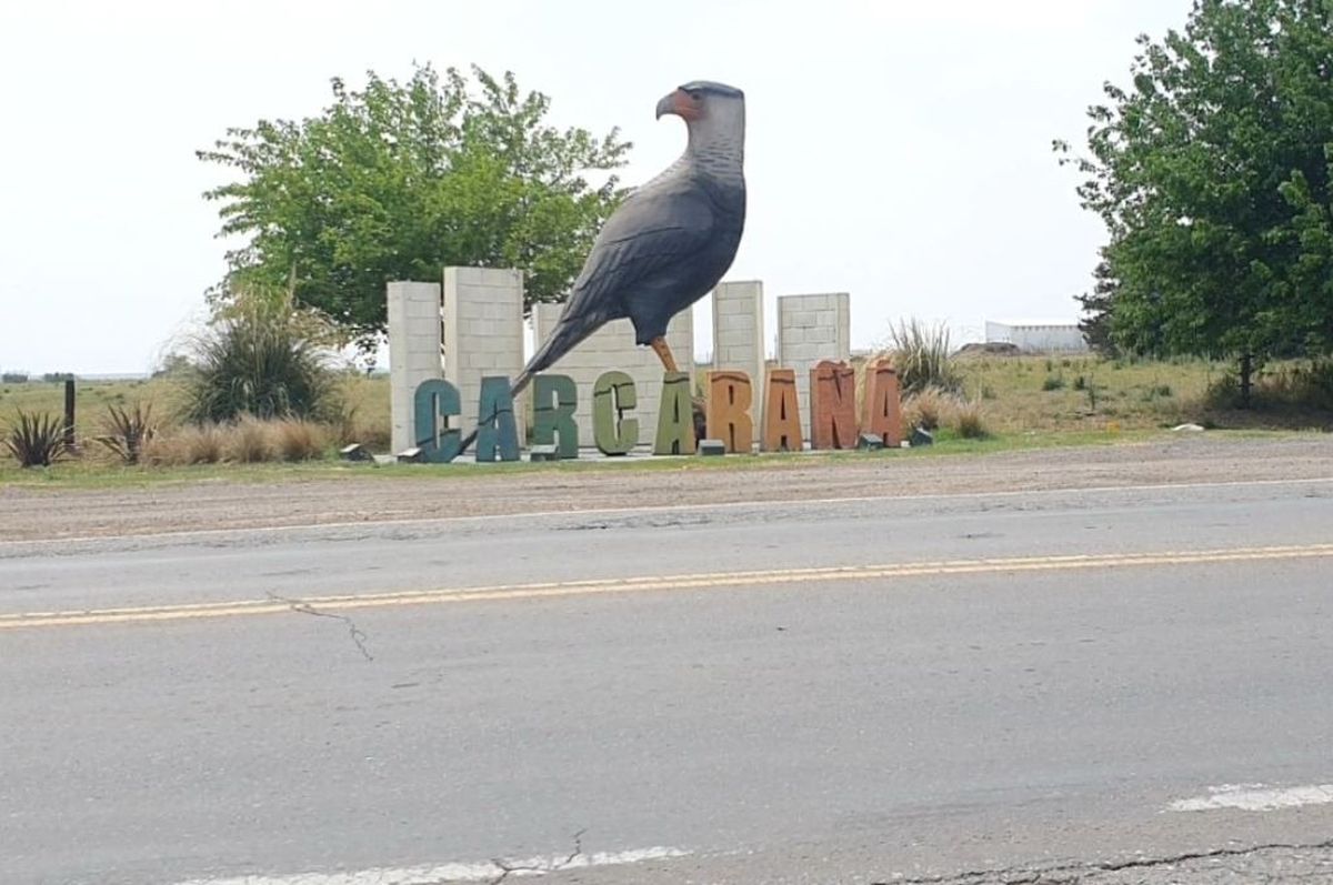 Carcarañá, ciudad que se encuentra dentro de la Provincia de Santa Fe. Carcarañá, ciudad que se encuentra dentro de la Provincia de Santa Fe.