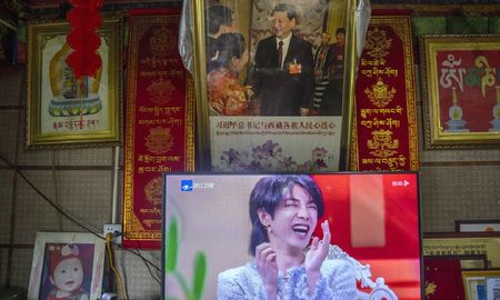 China prohíbe que hombres afeminados y otras estéticas anormales aparezcan en la televisión. China prohíbe que hombres afeminados y otras estéticas anormales aparezcan en la televisión.