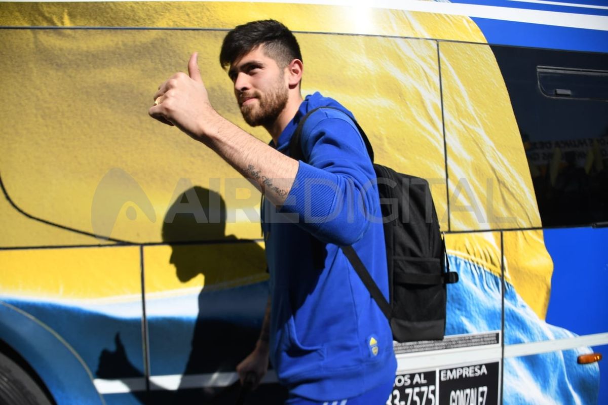 Furor en Paraná durante la llegada del plantel profesional de Boca para jugar ante Patronato.