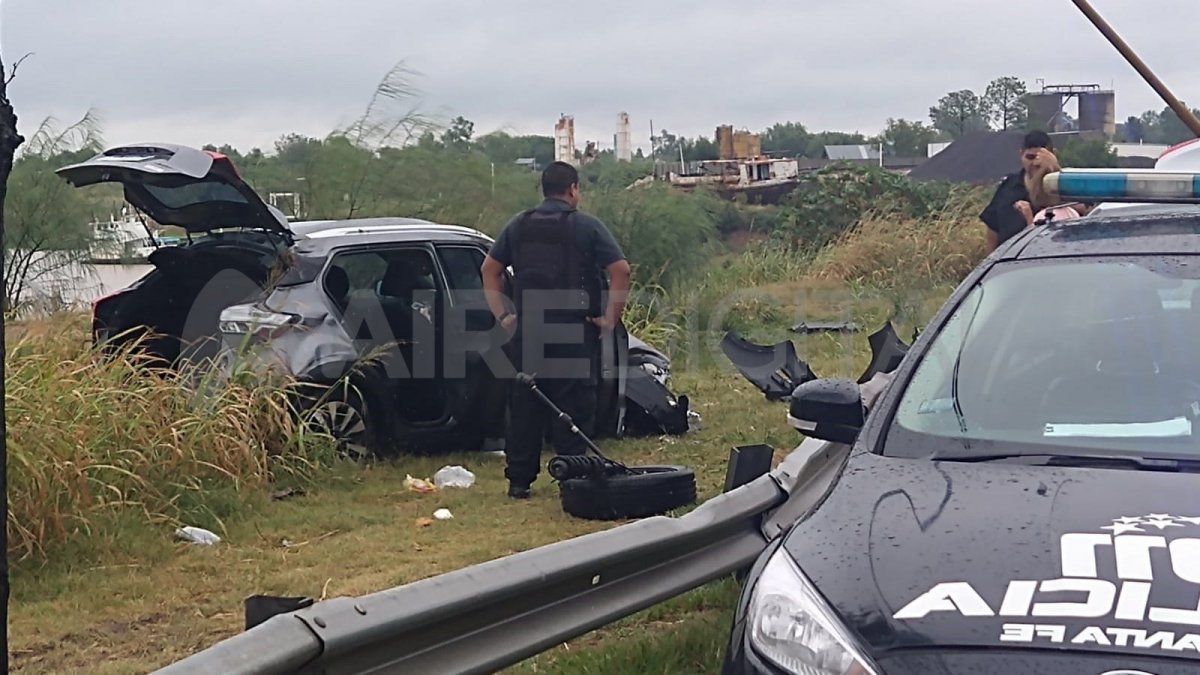 Policías de la jurisdicción asistieron a la conductora. 