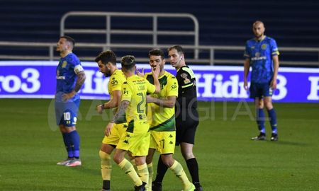 Aldosivi derrotó 2-1 a Rosario Central a domicilio y pudo salir del fondo de la tabla del Torneo de la Liga Profesional. Aldosivi derrotó 2-1 a Rosario Central a domicilio y pudo salir del fondo de la tabla del Torneo de la Liga Profesional.