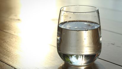 Argentinos crean un filtro de uso doméstico para remover micro y nanoplásticos del agua