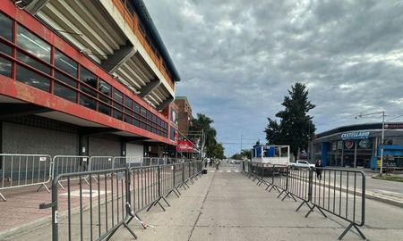 Este sábado 11 de Abril, el estadio de Unión recibe a Tan Biónica y se esperan 20.000 espectadores. Este sábado 11 de Abril, el estadio de Unión recibe a Tan Biónica y se esperan 20.000 espectadores.