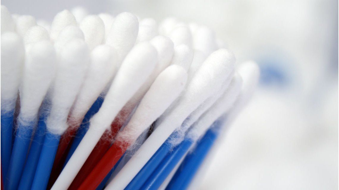 La cera cumple una función protectora y no debe eliminarse por completo. La cera cumple una función protectora y no debe eliminarse por completo.