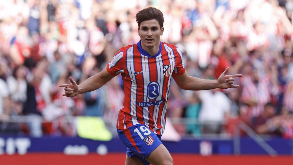 Golazo de tiro libre de Julián Álvarez para Atlético de Madrid ante Real Betis: mirá el video