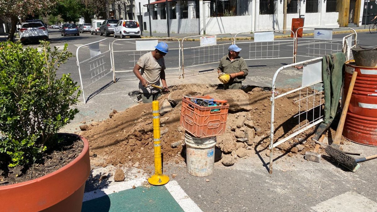 Trabajadores de ASSA en el lugar del hundimiento. Trabajadores de ASSA en el lugar del hundimiento.