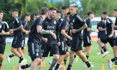 La Selección de fútbol de Argentina confirmó la lista de jugadores que afrontará el duelo ante Italia, por la Finalissima, este 1 de junio. La Selección de fútbol de Argentina confirmó la lista de jugadores que afrontará el duelo ante Italia, por la Finalissima, este 1 de junio.