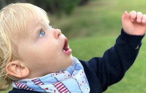La sonrisa de Mirko que dejó en evidencia el parecido que tiene con su papá Marley