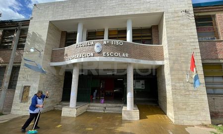Al establecimiento asisten diariamente 500 alumnos de la mañana y la tarde. Al establecimiento asisten diariamente 500 alumnos de la mañana y la tarde.