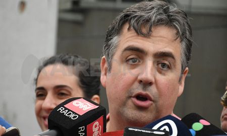 Cuando uno ajusta dos parámetros básicos, la reacción se produce, dijo el ministro. Cuando uno ajusta dos parámetros básicos, la reacción se produce, dijo el ministro.
