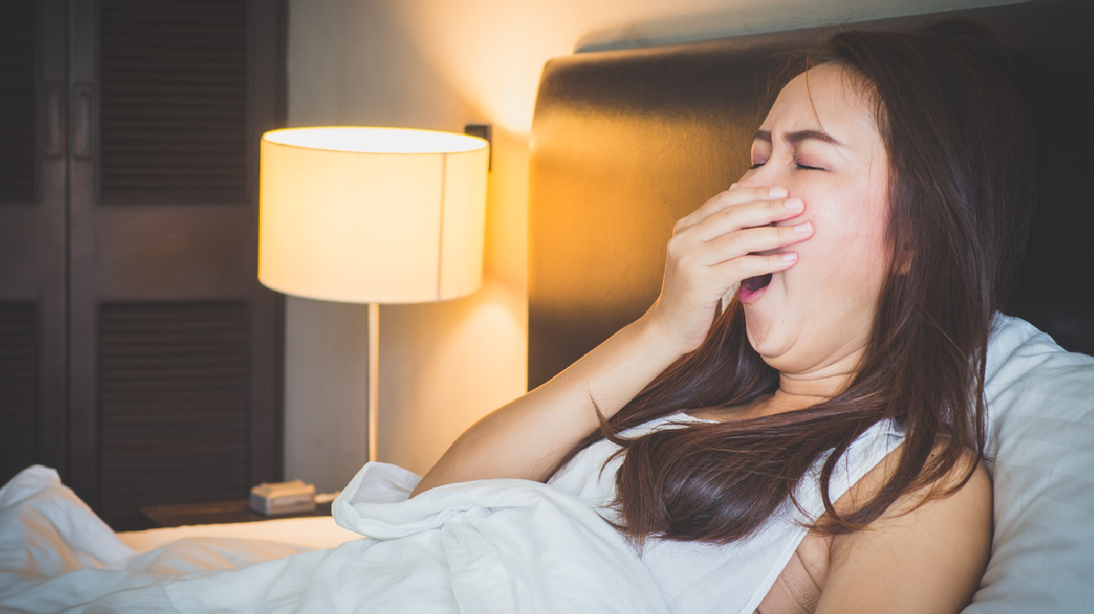 Dormir con la luz prendida aumenta de manera significativa la posibilidad de padecer aterosclerosis, una enfermedad cardíaca que puede ser mortal.