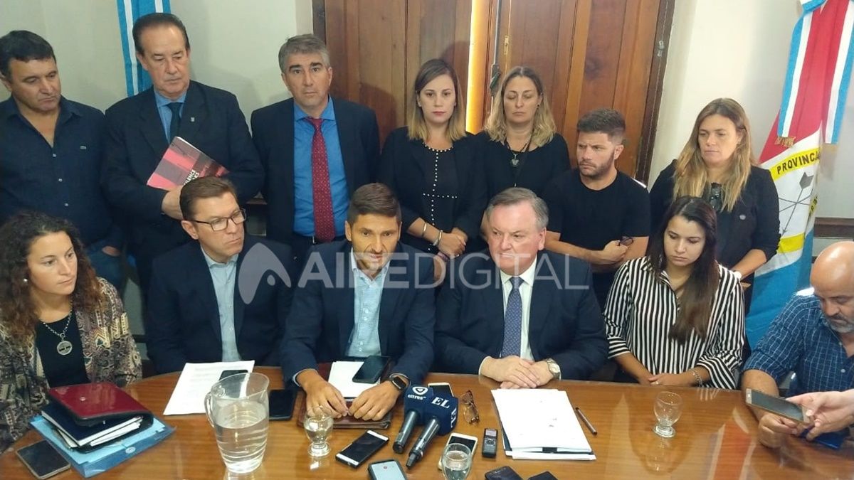 El bloque radical emitió un comunicado finalizada la asamblea, en el cual expresaron su enojo con el Gobernador.