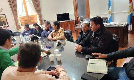 La mesa paritaria de los trabajadores municipales se reunió este martes en Santa Fe. La mesa paritaria de los trabajadores municipales se reunió este martes en Santa Fe.