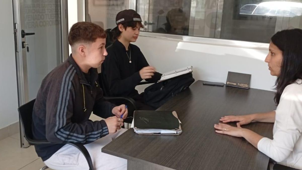 Las tutorías presenciales dirigidas a estudiantes de secundaria que no alcanzaron las expectativas de logros al cierre del segundo trimestre. Las tutorías presenciales dirigidas a estudiantes de secundaria que no alcanzaron las expectativas de logros al cierre del segundo trimestre.